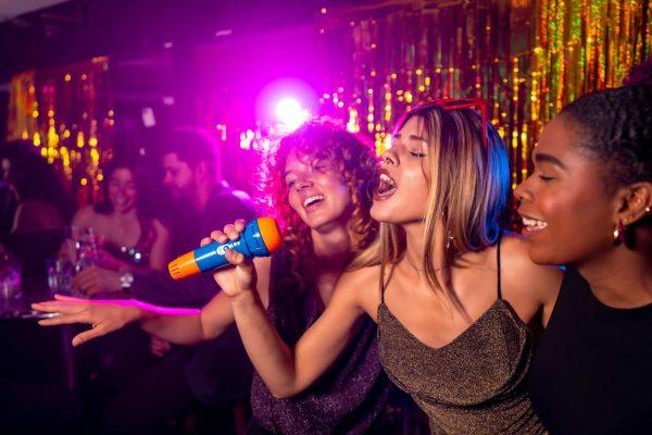 20 Latin Karaoke Classics for Every Crowd