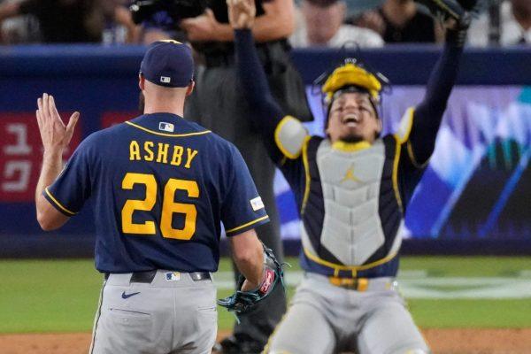 Brewers sweep Dodgers, reach first World Series since 1982