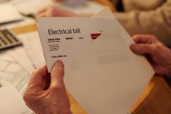 California electricity bill credit: who gets $75 and when