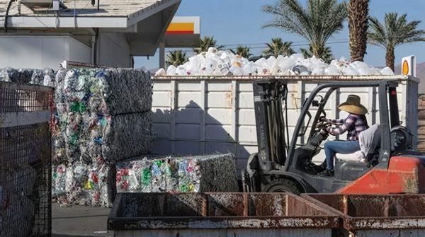 California's New Recycling Law Will Raise Grocery Bills for Latino Families
