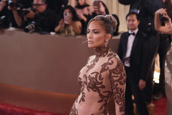 Jennifer Lopez's 2026 Fitness Routine: Steel Abs and Self-Discovery After Divorce