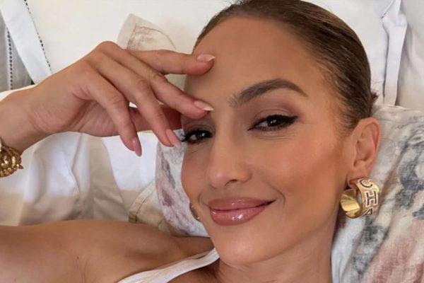 Jennifer Lopez Takes the F Train Again for a Nostalgic Subway Interview
