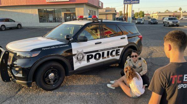 Las Vegas teen helps officer during street scuffle, video goes viral
