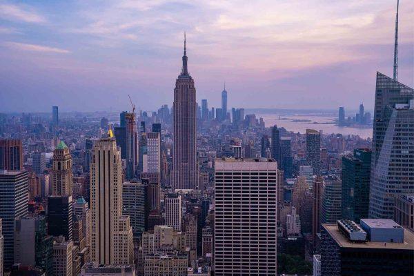 Manhattan Home Sellers Lose $24,000 as Luxury Market Cools