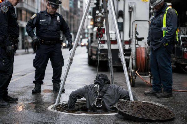 Mystery in New York: Groups Entering Sewers Through Manholes Baffle Police