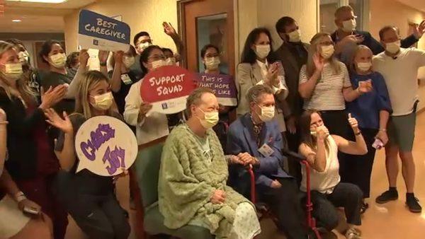 Randy Travis surprises Chicago cancer patient and lifelong fan