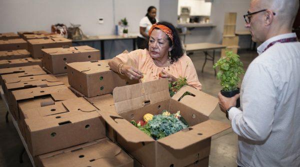 South LA Latino families find fresh food alternatives to fast food