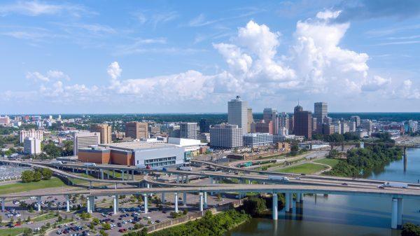 US Cities Offering Cash to Remote Workers: A Guide for Latinos
